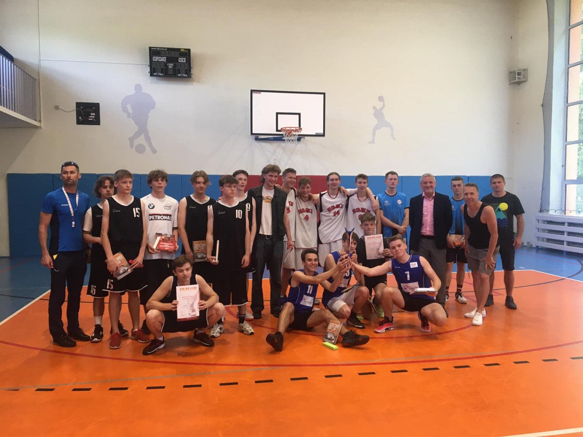 Mistrzostwa Powiatu Żywieckiego w Koszykówce 3x3 - 1 czerwca 2023 Mistrzostwa Powiatu Żywieckiego w Koszykówce 3x3 - 1 czerwca 2023