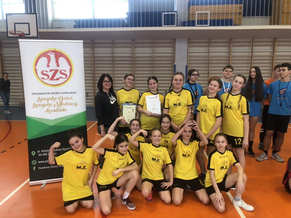 Finał powiatu żywieckiego w koszykówce dziewcząt szkół podstawowych z klas 4-6 - 19 stycznia 2024r. Finał powiatu żywieckiego w koszykówce dziewcząt szkół podstawowych z klas 4-6 - 19 stycznia 2024r.