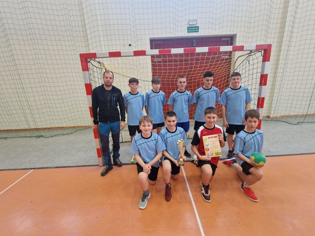 Finał powiatu żywieckiego w piłce ręcznej - chłopcy klas 4-6 szkół podstawowych - 1 marca 2024r. Finał powiatu żywieckiego w piłce ręcznej - chłopcy klas 4-6 szkół podstawowych - 1 marca 2024r.