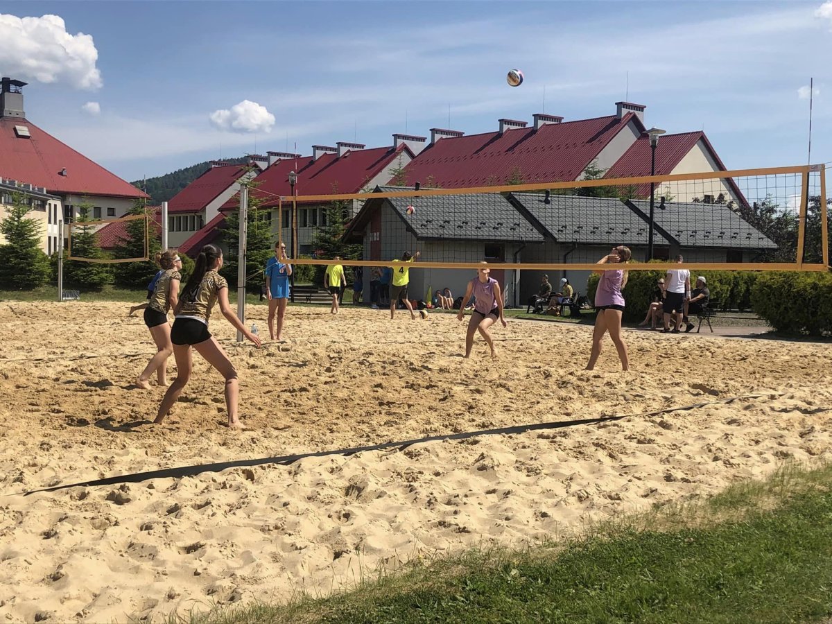 Finał Powiatu Żywieckiego w siatkówce plażowej - turniej chłopców i dziewcząt szkół podstawowych - 28 maja 2024r. Finał Powiatu Żywieckiego w siatkówce plażowej - turniej chłopców i dziewcząt szkół podstawowych - 28 maja 2024r.