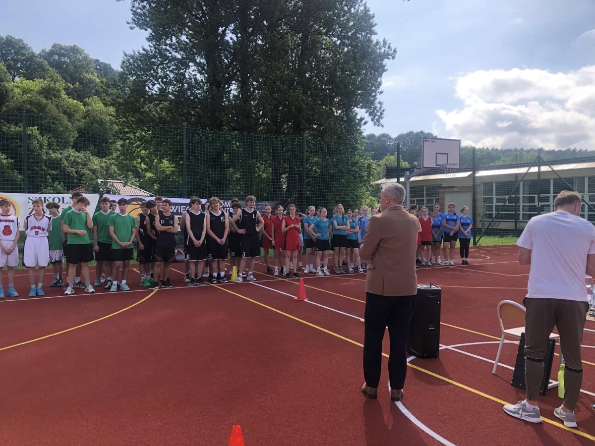 Finał Powiatu w koszykówce 3x3 - Licealiada dziewcząt i chłopców - 5 czerwca 2024r Finał Powiatu w koszykówce 3x3 - Licealiada dziewcząt i chłopców - 5 czerwca 2024r